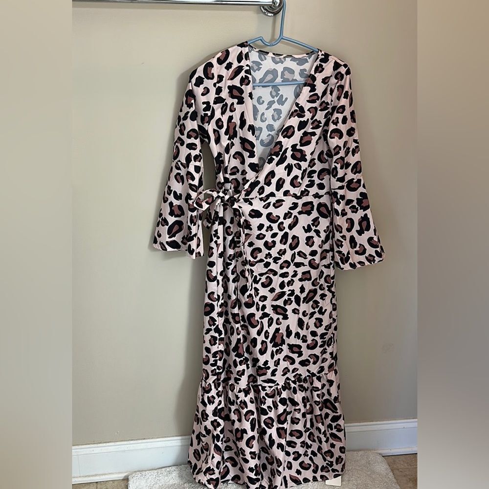 New Estampados Wrap Style Ruffle Detail robe